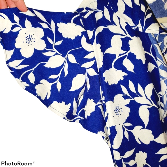 Time and Tru NWT Low Neck Midi Length Floral Wrap Dress Blue and White 537 - Picture 7 of 11